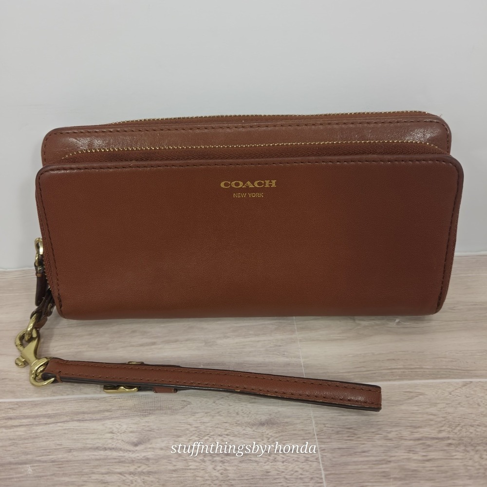 Coach Large / Long Zip Around Wallet / Wristlet Soft Leather Lots Of Slots